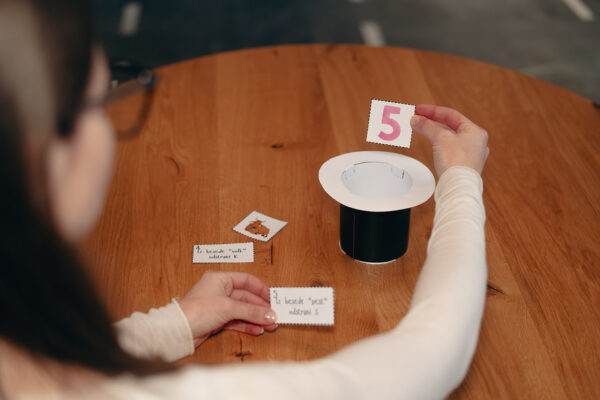 Čarovnik spreminja besede